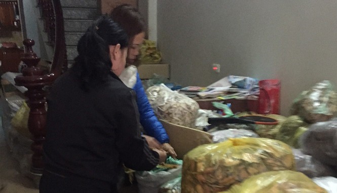 Rợn tóc gáy với thuốc đông y trôi nổi Thuốc đông dược tràn lan tại xã Ninh Hiệp (Gia Lâm, Hà Nội).
