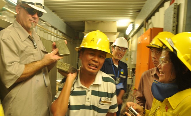 Đòi nợ thuế ở 2 công ty vàng: Vừa đòi vừa lo bị… kiện! Vàng được tinh chế tại nhà máy vàng Phước Sơn.