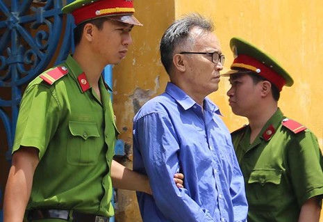 Xét xử 28 công chức Hải quan: Thừa nhận 'chung, chi' Ông Lê Dũng tại tòa. Ảnh: Pháp luật TP.HCM