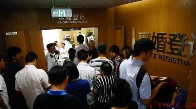 Ly hôn giả - trào lưu xã hội kỳ quặc ở Trung Quốc Cảnh xếp hàng chờ được ly hôn ở Trung Quốc