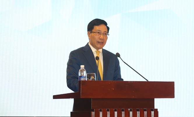 Xác định các ưu tiên cho APEC 2017 Phó Thủ tướng Phạm Bình Minh, Chủ tịch Ủy ban Quốc gia APEC 2017, phát biểu tại hội thảo. Ảnh: Đ.K