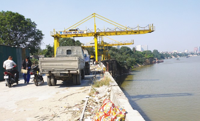 Cảng Hà Nội hậu cổ phần hóa: Đất vàng cho thuê Cảnh tiêu điều, vắng vẻ tại cầu cảng của Cảng Hà Nội. Ảnh: Sỹ Lực