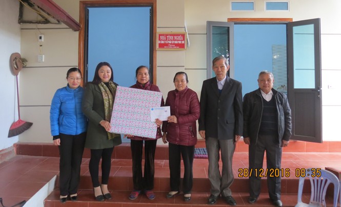 Trao Nhà tình nghĩa cho cựu TNXP Trao quà cho gia đình cựu TNXP Đào Thị Nguyệt