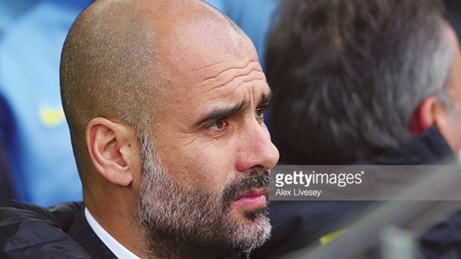 Áp lực đè nặng Pep Guardiola Pep Guardiola đang chịu rất nhiều áp lực sau trận thua Everton 0-4 vòng đấu trước. Ảnh: Getty Images
