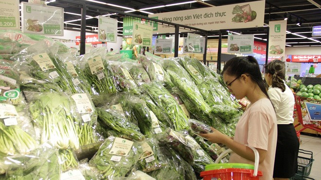 Hàng hóa 'neo' giá Tết Rau tươi, cá biển… là những mặt hàng giá cao chót vót những ngày sau Tết.