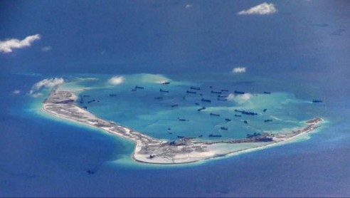 Philippines lo Trung Quốc xây đảo sát sườn Hình ảnh các tàu nạo vét của Trung Quốc xuất hiện trên biển Đông
