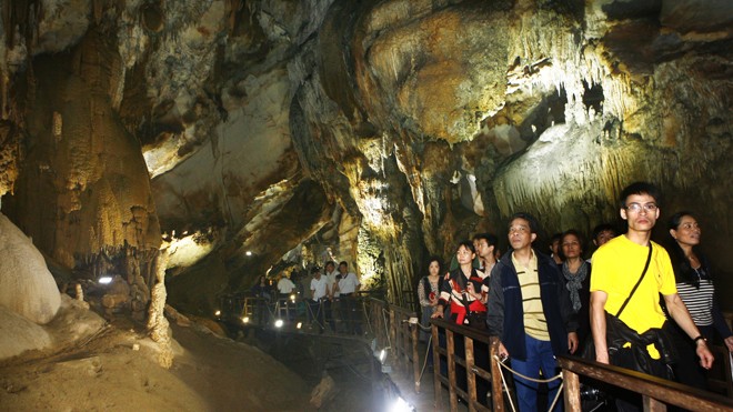 Thi hoa hậu trong động Thiên Đường: Chưa có quyết định chính thức Tham quan động Thiên Đường (Quảng Bình). Ảnh: Hồng Vĩnh