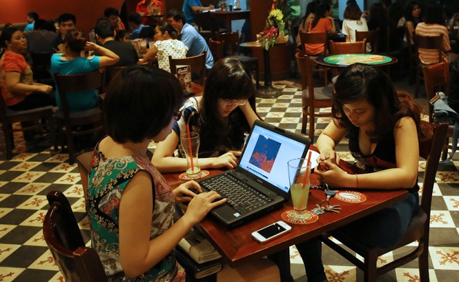 Internet tiếp tục mở ra cơ hội cho Việt Nam hội nhập Sự bùng nổ của mạng xã hội tại Việt Nam mang lại nhiều thay đổi lớn. Ảnh: hồng Vĩnh.