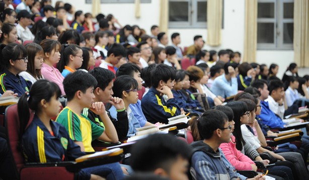 Trường đại học được thành lập doanh nghiệp Dự thảo luật sửa đổi, bổ sung Luật Giáo dục Đại học được kỳ vọng sẽ gỡ bỏ nhiều nút thắt giúp các trường ĐH tại Việt Nam phát triển xứng tầm. Ảnh: Như Ý.