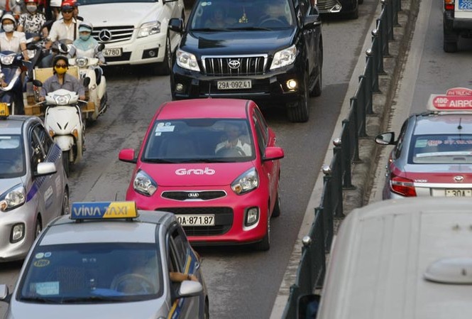 'Uber, Grab không đáp ứng được điều kiện thì mời rời khỏi Việt Nam' Bộ trưởng Bộ GTVT Nguyễn Văn Thể yêu cầu dự thảo nghị định mới phải quản lý được Uber, Grab. Ảnh: Như Ý