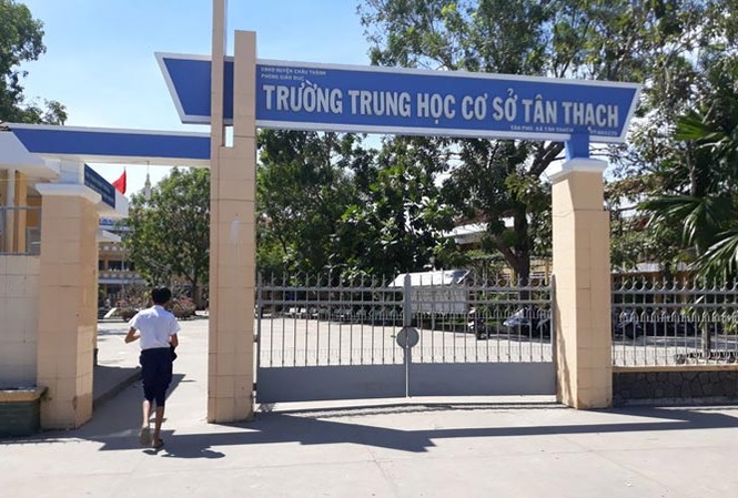Vụ học sinh bóp cổ giáo viên: Không nên đuổi học Trường THCS Tân Thạch, huyện Châu Thành, tỉnh Bến Tre nơi xảy ra vụ việc học sinh xúc phạm giáo viên.