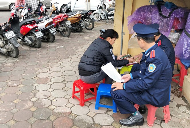 Đề xuất xử lý trách nhiệm lãnh đạo quận Liên ngành xử lý bãi xe vi phạm tại đền Quán Thánh (Ba Đình).