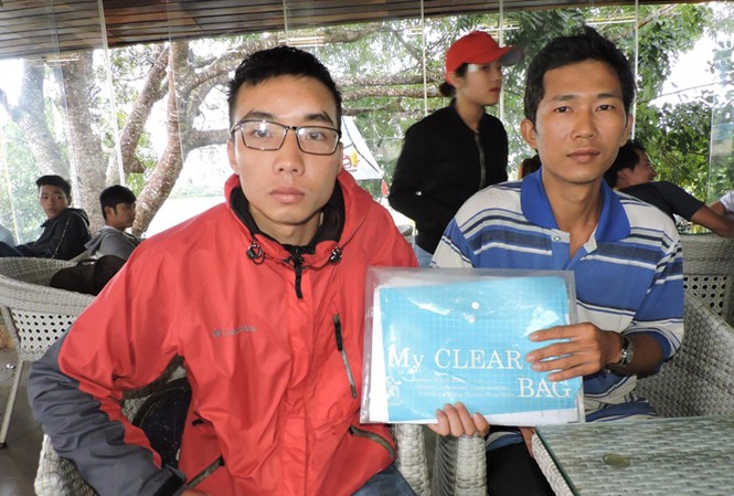 Mất hàng trăm triệu đồng để làm giáo viên? Thầy Dương và thầy Tuấn Anh bức xúc vì không được bố trí giờ dạy.