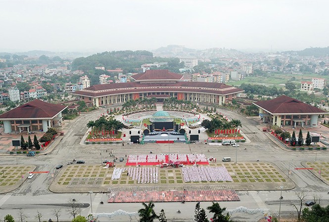 Thành phố Bắc Ninh sau 20 năm tái lập tỉnh: Cuộc lột xác ngoạn mục Toàn cảnh Trung tâm văn hóa Kinh Bắc. Ảnh: Mạnh Thắng.