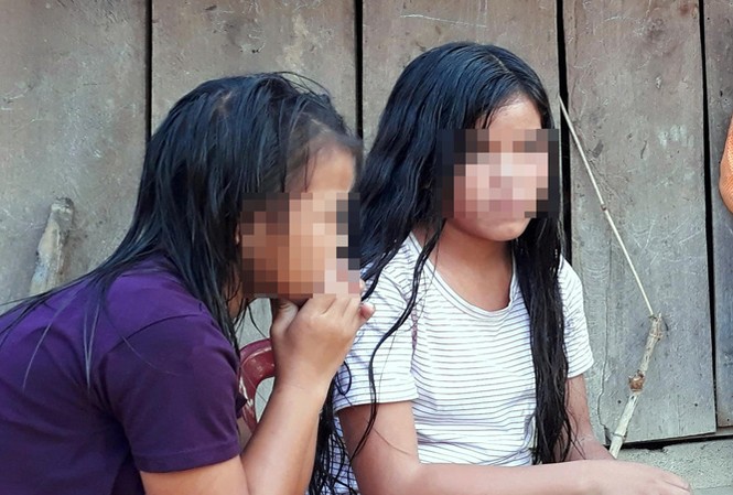 'Cò lao động' dụ dỗ trẻ em Tây Nguyên bỏ học Hai em Ca và A vừa trở về từ cơ sở may mặc.