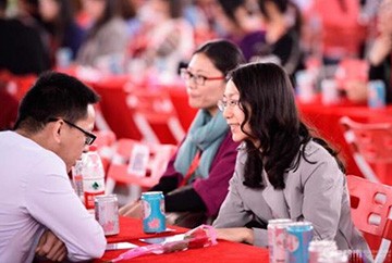 Tăng phép, thưởng tiền để khuyến khích kết hôn Một cuộc hẹn hò dịp nghỉ Tết
