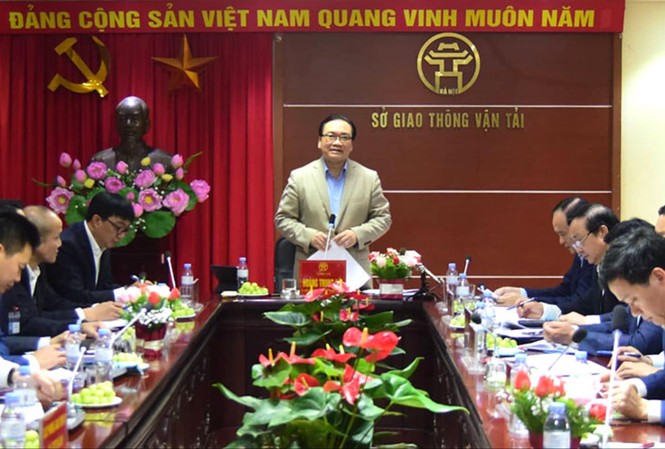 Bí thư Hà Nội Hoàng Trung Hải: Phải xử lý nạn chặt chém phí gửi xe Bí thư Thành ủy Hà Nội Hoàng Trung Hải phát biểu tại buổi làm việc