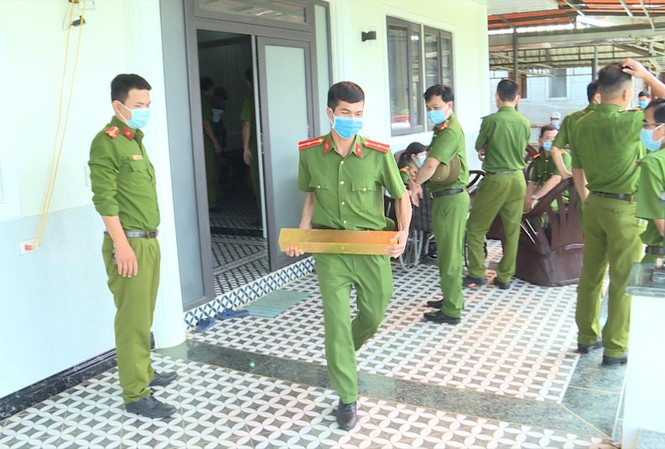 Thuê đúc 27 tấn vàng giả để lừa đảo hàng chục tỷ đồng Cảnh sát khám xét hầm chứa 27 tấn vàng giả của Vũ Thị Hòa