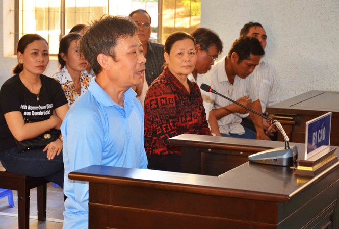 Thượng tá lừa lãnh án chung thân sau những lời khai 'bom tấn' Bị cáo Y Tuyến Ksơr xin khai hết những vị lãnh đạo đã nhận tiền từ ông