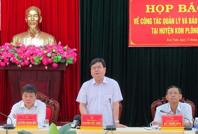 Đình chỉ công tác 3 cán bộ để điều tra vụ phá rừng Kon Plông Họp báo về vụ phá rừng Kon Plông