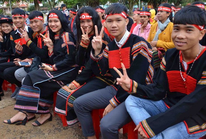 Krông Năng: Đồng bào vùng sâu hào hứng tham gia Chủ nhật Đỏ Giới trẻ huyện Krông Năng rất hào hứng với Chủ nhật Đỏ