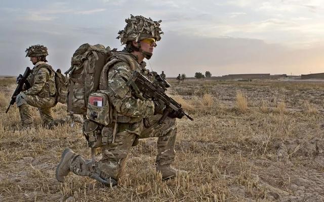 Mỹ gây áp lực lên NATO, Anh tính điều thêm quân tới Afghanistan Binh lính Anh tại Afghanistan