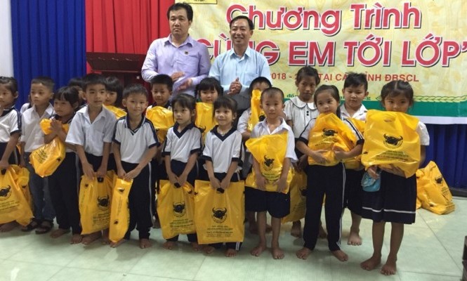 BẢN TIN TÌNH NGUYỆN: Cùng học sinh nghèo ĐBSCL tới lớp BẢN TIN TÌNH NGUYỆN: Cùng học sinh nghèo ĐBSCL tới lớp