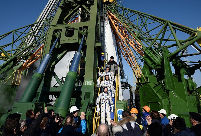 Nga phóng thành công tên lửa đẩy Soyuz lần đầu sau sự cố tháng 10 Ba nhà du hành vũ trụ đã thoát hiểm trong các tàu cứu trợ