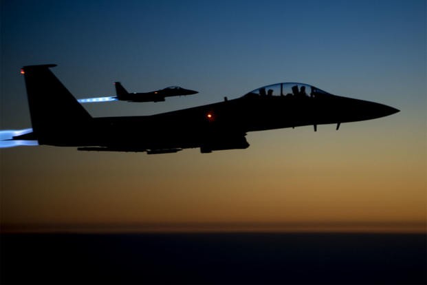 Không quân Mỹ tiếp tục tấn công IS bất chấp tuyên bố rút quân Máy bay F-15E Strike Eagles, một trong những loại máy bay chủ lực trong các cuộc không kích IS