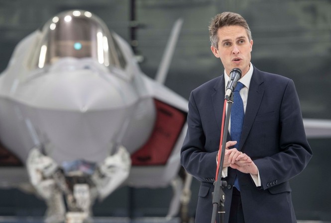Bộ Quốc phòng Anh: Máy bay F-35 đã sẵn sàng xuất kích Bộ trưởng Quốc phòng Anh Gavin Williamson tuyên bố F-35 sẽ tham gia các cuộc xuất kích