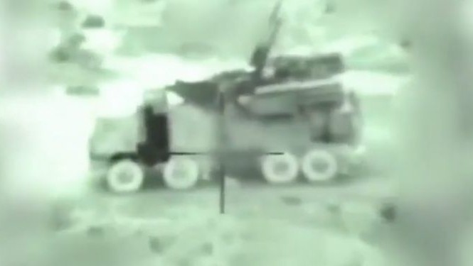 Israel bất ngờ tấn công hệ thống phòng không Pantsir-S1 của Syria Hình ảnh trong video ghi lại cuộc không kích của Israel nhằm vào hệ thống phòng không Pantsir-S1 của Syria