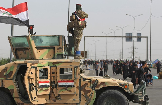 Đức tạm hoãn huấn luyện quân đội Iraq trong bối cảnh căng thẳng Vùng Vịnh Binh sĩ Iraq trên xe quân sự. Quân đội Iraq đã không thể tham gia chương trình huấn luyện của Đức, do phía Đức lo ngại tình hình an ninh có những diễn biến phức tạp
