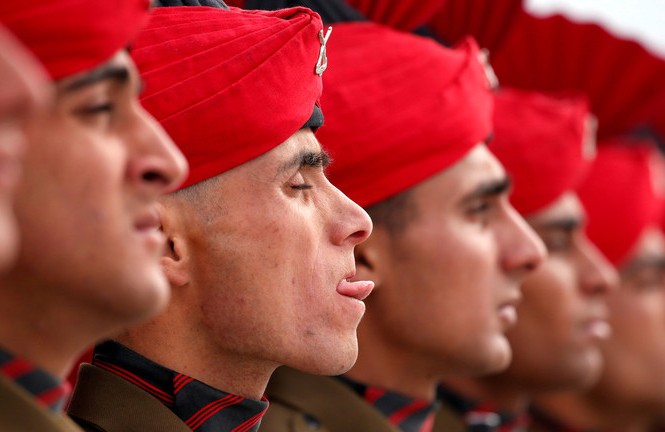 Quân nhân Ấn Độ tiết lộ thông tin mật cho điệp viên Pakistan Binh sĩ Ấn Độ trong hàng quân. Nguy cơ lộ lọt thông tin bí mật không chỉ riêng quân đội Ấn Độ trong trường hợp vừa qua, mà còn hiển hiện ở mọi quân đội trên thế giới