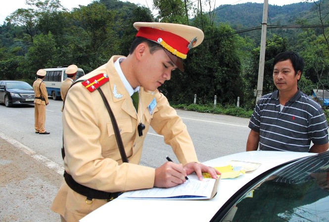Hết thời 'kho ông, kho tôi' độc quyền dữ liệu Trục liên thông văn bản sẽ giúp công khai và liên thông thông tin về xử phạt vi phạm giao thông, tình trạng bằng lái... Ảnh: hồng Vĩnh