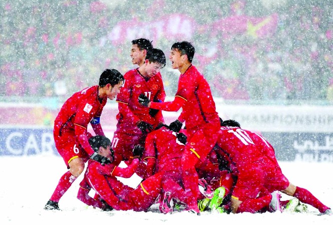 Bốc thăm VCK U23 châu Á 2020: Nín thở chờ U23 Việt Nam Các cầu thủ U23 Việt Nam ăn mừng bàn thắng gỡ hòa của Quang Hải ở phút thứ 8 của trận chung kết gặp Uzbekistan ở Trung Quốc ngày 27/1/2018. Ảnh: Hồng Vĩnh