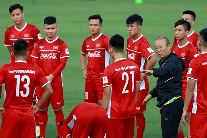 AFF Cup 2018: Cơ hội cuối cho tân binh HLV Park Hang Seo sẽ công bố những cầu thủ phải rời ĐT đợt đầu sau khi trở về nước từ chuyến tập huấn
tại Hàn Quốc. Ảnh: VSI