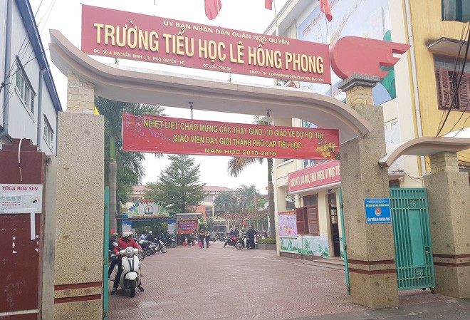 Bệnh thành tích trong giáo dục: Đề xuất bỏ thi giáo viên dạy giỏi Trong ảnh: Trường Tiểu học Lê Hồng Phong, nơi phụ huynh phản ánh trường cho học sinh
yếu kém nghỉ học để thi giáo viên giỏi