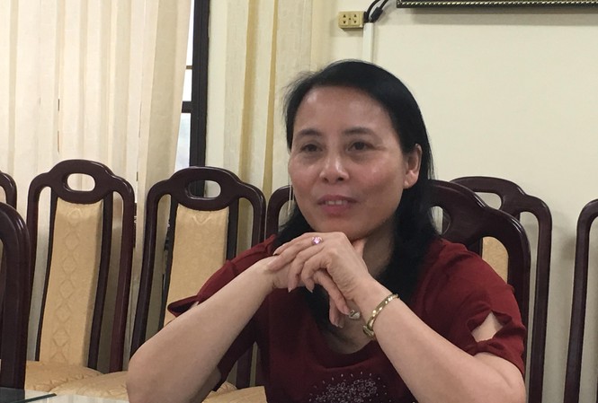 Gian lận thi tại Hòa Bình: Không công bố vì sợ 'tổn thương' thí sinh Bà Đinh Thị Hường trao đổi với PV báo Tiền Phong. ảnh: Nghiêm Huê