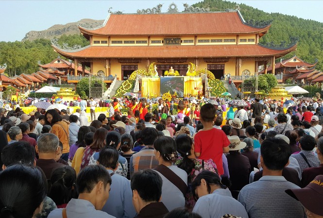 Vong báo oán ở chùa Ba Vàng: Chính quyền ở đâu? Chùa Ba Vàng bị cho là truyền bá “vong báo oán” thu tiền bất chính