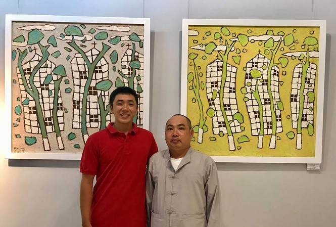 “Mây hồng” của tu sĩ đa đoan Hà Hùng (bìa phải) cùng bạn tranh bên những “cái cây riêng có”