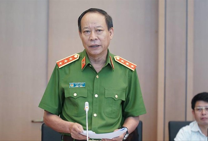 Ông Nguyễn Hữu Linh sàm sỡ bé gái: Có phức tạp không mà sao chưa khởi tố? Thứ trưởng Bộ Công an Lê Quý Vương tại phiên giải trình. ảnh: CTV