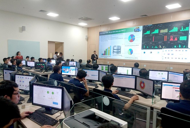 BHXH Việt Nam thu gọn đầu mối, giảm mạnh biên chế Một góc Trung tâm Công nghệ Thông tin của BHXH Việt Nam. Ảnh: Phạm Thanh