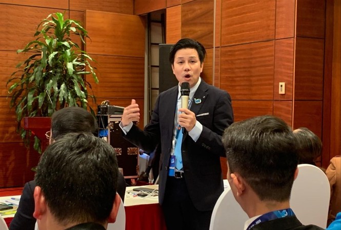Hãy mạnh dạn bán ý tưởng khởi nghiệp Anh Nguyễn Đức Tùng, Giám đốc Trung tâm Hỗ trợ thanh niên khởi nghiệp trao đổi tại diễn đàn “Thanh niên Việt Nam sáng tạo, khởi nghiệp”. ẢNH: LƯU TRINH