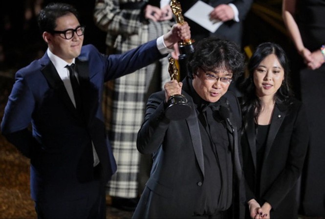 Hàn Quốc làm nên lịch sử tại Oscar 2020 Đoàn làm phim “Ký sinh trùng” ăn mừng chiến thắng lịch sử
