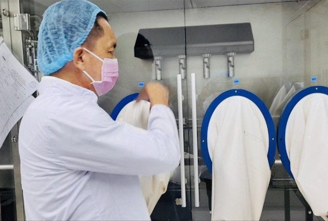 Sẽ sớm có vắc-xin và thuốc đặc trị COVID-19 'made in Vietnam'? Các chuyên gia của Nanogen hy vọng cuối năm nay vắc xin và thuốc
đặc trị COVID-19 này sẽ được thử nghiệm trên người. Ảnh: L.N