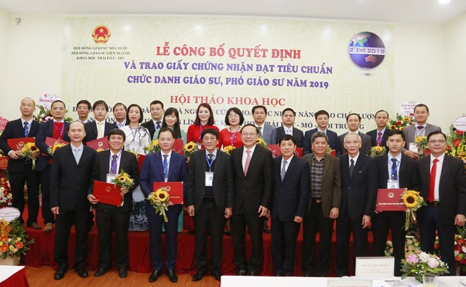 Xét công nhận GS/PGS năm 2020: Siết tiêu chuẩn cả hội đồng và ứng viên Nâng cao tiêu chuẩn xét duyệt để có những ứng viên giáo sư, phó giáo sư thực sự chất lượng