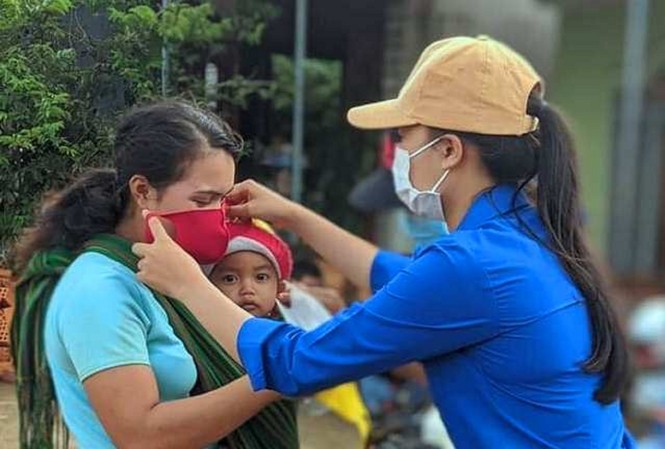 Những hành động đẹp ấm áp tình người trong mùa dịch Những hành động đẹp ấm áp tình người trong mùa dịch