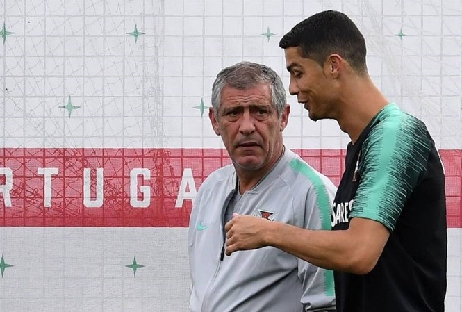 HLV Bồ Đào Nha mang Ronaldo ra 'cá cược' HLV Fernando Santos tin rằng Bồ Đào Nha sẽ thắng bằng sức mạnh tập thể.