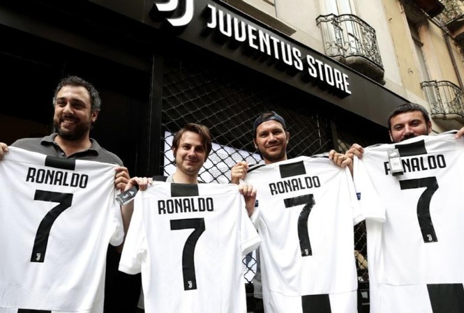 Cổ động viên nổi giận, đòi lại tiền vé vì Ronaldo vắng mặt Nhiều cổ động viên Italia đến sân chỉ để xem Ronaldo thi đấu