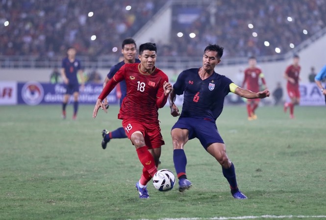 Thắng ấn tượng Thái Lan, U23 Việt Nam đoạt vé dự VCK U23 châu Á Hà Đức Chinh là tác giả bàn mở tỷ số cho U23 Việt Nam. Ảnh: Như Ý